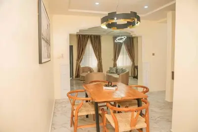 Image de Tourmaline- Cozy 2-bedroom apartment in serene Lagos with Ac