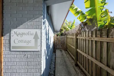 Image de Magnolia Cottage - 2bdrm walk to Cbd private quiet