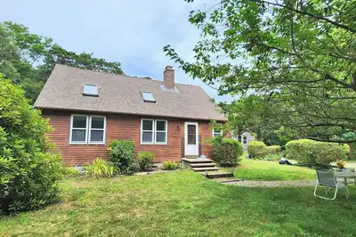 Image de Brand New Listing! Comfortable 3bd--A/C, Deck, Enclosed Outdoor Shower, 5-Min Bike Ride to Town