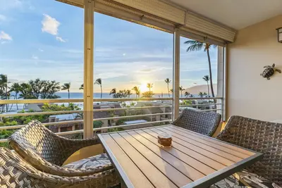 Image de Completely Remodeled-Breathtaking Ocean Views & Sunsets-Luxury Finishes-Ac