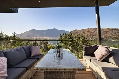 Image de Frankton Retreat Modern 3br with Lake Views