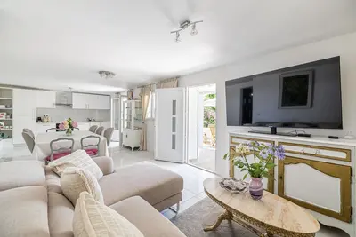 Image de La Villa des Fleurs duplex avec jardin et piscine
