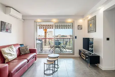 Image de L’Étoile D'Or avec terrasse au centre de Cannes