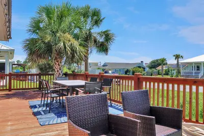 Image de ☀️Great Outdoor Space | Steps to Pool | Dubs Beach Retreat☀️