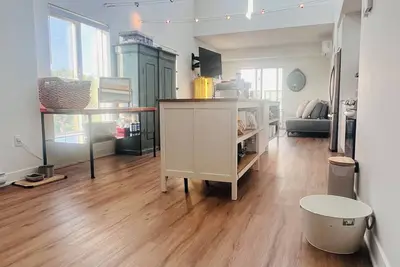 Image de Panoramic Riverfront Penthouse Condo