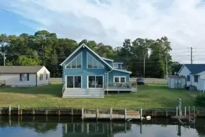Image de Welcome to the Blue Crabin in Fenwick Island with four bedrooms and four baths!
