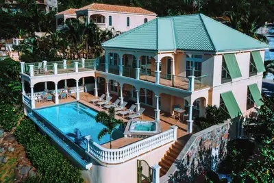 Image de Revel in Timeless Luxury at this Rare Beachfront 4-Bedroom Villa on St. John