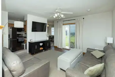 Image de Spacious 4-Bed/2. 5 Ba Modern Home