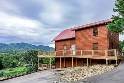 Image de Riverside Cabin w Mountain View, Hottub & Gameroom