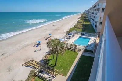 Image de Bright, Breezy & Ocean Easy 2br/2ba Beachfront Beauty Indian Harbour Beach