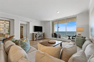 Image de Indigo East 602: Stylish Gulf-Front Stay | Sleeps 8 + Resort Amenities
