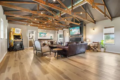 Image de Welcome to The Bunk House — Your Private Getaway Between Murray & Mayfield!