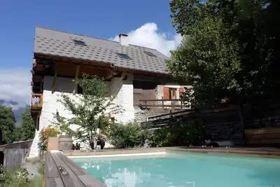 Image de Maison de vacances 'L'Eyssart' avec vue sur la montagne, terrasse privée et Wi-Fi