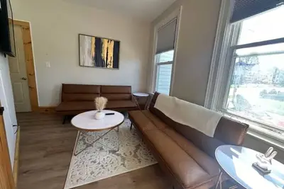 Image de Great Value! 2 Bedroom Apt with 4 Beds! Sw4