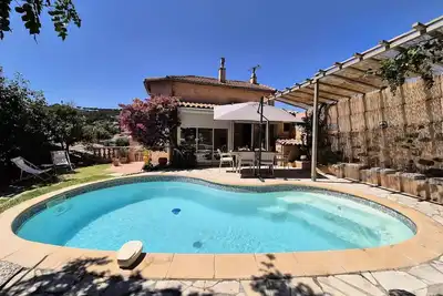 Image de Maison de charme avec piscine, climatisée, Wifi, à deux pas du port et des plages