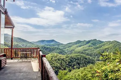 Image de Epic Smoky Mountain Views | Hot Tub + 4 Fireplaces