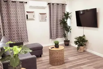 Image de Prime Location: Remodeled 2-Bed/1-Bath with Private Entrance!19
