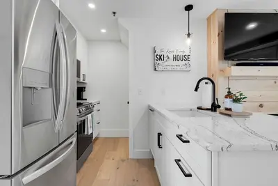 Image de 2-bedroom condo in charming Bethel