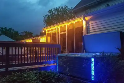 Image de Hot Tub+Game Room-The Hangout Xl