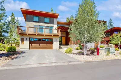 Image de Spacious Luxury Home Close to Golf, Trails, with Golf Cart & Clubs, Private Spa