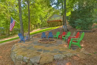 Image de Lakefront Escape w/ Dock, Deck & Game Room
