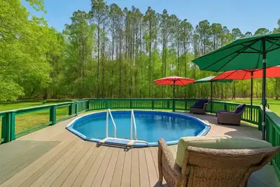 Image de Pet-Friendly Cabin Near Ginnie Springs w/ Pool