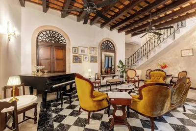 Image de Historic 4 Story Mansion w. Pool in Old San Juan