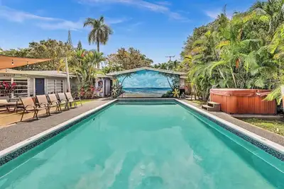 Image de Hollywood Castle 7 Bdrms 4 baths pool, hot tub close to beaches Fully private