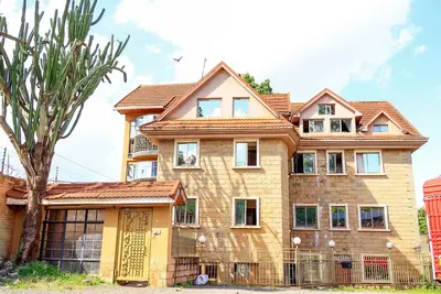 Image de comfort live in, 15 minute drive from town, proximity to Nairobi national park.