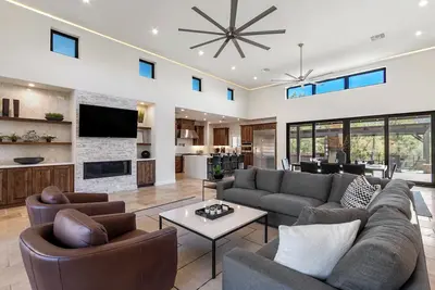 Image de Experience luxury at Sedona Oak Creek Oasis, a spacious 3-bedroom retreat in Village of Oak Creek.