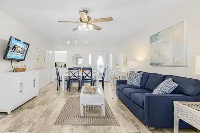 Image de Beachfront - Family-Friendly Beach Escape with Pool, Porch & Sun-Filled Fun – Aloha Kai #24