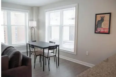 Image de Penthouse 2br in Downtown Indy | Walk Everywhere