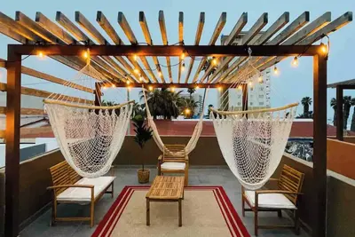 Image de House w/Ocean View and Balcony!