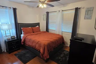 Image de 4-bedroom house in charming Savannah with a feel of new fun. Getaway to Paradise