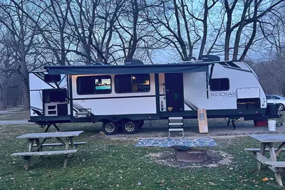 Image de Kozy Kodiak Camper in Beautiful Crawfordsville
