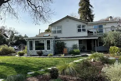 Image de Private 4-bedroom house on large creek with serene backyard