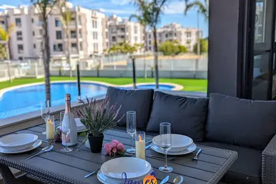 Image de Family-Friendly 2-Bed Apt & Pool Vm52