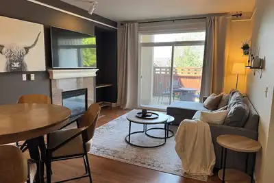 Image de Cozy Hilltop Haven 2br 2ba! Minutes to shopping, Hwys, Hospitals, Parks, & City!