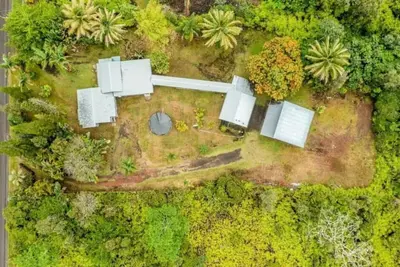 Image de Hale Hialoa: Entire Property, 4 Homes, 8 Beds, 1 acre in Hpp
