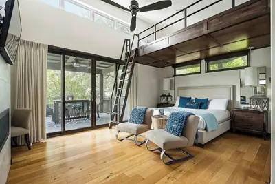 Image de Charming Lake Getaway with Loft - Pickleball & Bbq