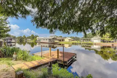 Image de 5 Mi to Downtown Morgan City: Waterfront Retreat