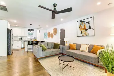 Image de 5 Mi to Dtwn Atlanta: Family Home w/ Fenced Yard