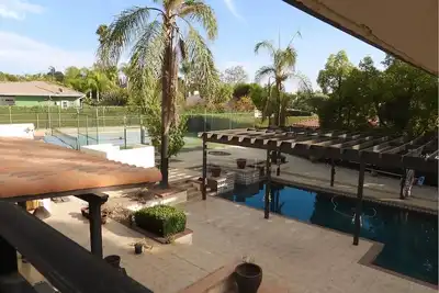 Image de 6-bedroom castle in enchanting Claremont fitness room, Pool, Hot tub, Tennis