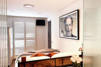 Image de Private guesthouse & stunning outdoor space in newly built designer home.