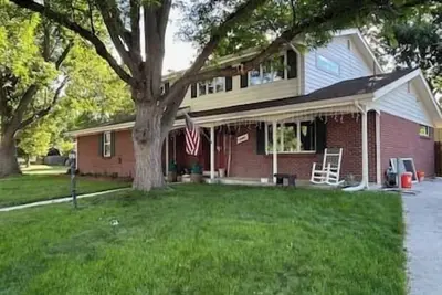 6 bedrooms + office + fireplace + firepit + outdoor dining