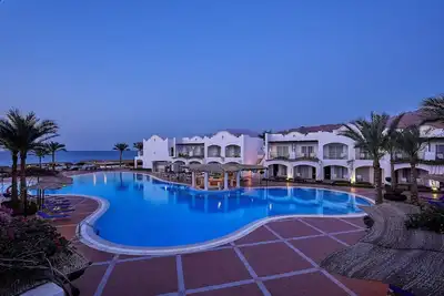 Image de Elegant Sanctuary for Memorable Beach Vacations! w/ Lagoon Style Swimming Pool!