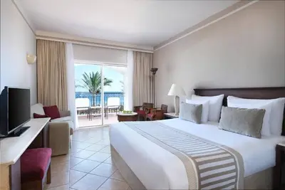 Image de Spacious Room with Balcony Overlooking Pristine Beach - with 2 Swimming Pool