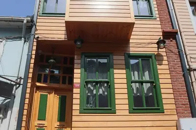 Image de 3 floor history mansion