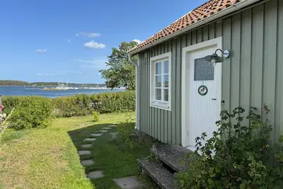 Image de Lilla Lycka Timmernabben - Small vacation home with sea view & canoe