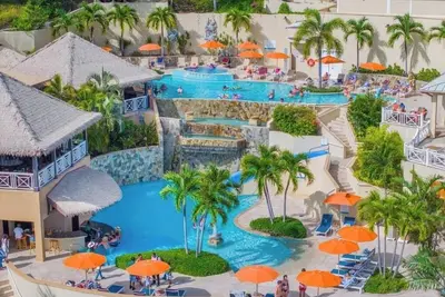 Image de Serene Ocean View Room w/ Balcony – Ideal for a Quiet Island Getaway | 4 Units